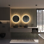 De geïntegreerde spiegelverwarming voorkomt condens vorming op de spiegel na bv het douchen, handig!