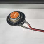 Met bv je telefoon stream je eenvoudig jouw muziek naar de 2 ingebouwde HiFi speakers achter de spiegel