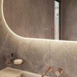 Uitgevoerd met een dubbele touch schakelaar in het spiegelglas; linker touch knop voor het gelijktijdig in- en uitschakelen van de verlichting en de verwarming, inclusief geïntegreerde dimfunctie voor de verlichting, rechter touch knop om traploos de gewenste kleur van de verlichting in te stellen