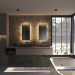 Beschik je over een breed badkamermeubel met 2 kranen of over 2 losse badkamermeubels? Denk dan eens aan 2 spiegels naast elkaar