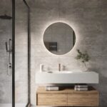 De spiegel is in het midden voorzien van een groot verwarmingselement, zodat de spiegel niet beslaat na bv het douchen, handig!