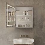 De spiegelkast is aan de binnenzijde voorzien van een geïntegreerd 230V stopcontact. Deze beschikt tevens over 2 USB poorten, handig voor bv het opladen van een telefoon