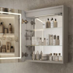 Inclusief handige magneetstrip voor het ordenen van bv nagelschaartjes, pincet etc. De magneetstrip wordt los meegeleverd, zodat deze naar eigen inzicht binnenin de spiegelkast kan worden geplakt