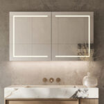 Deze stijlvolle aluminium spiegelkast is een ware eyecatcher voor in de badkamer en tevens van alle gemakken voorzien