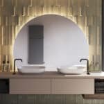 Deze fraaie half ronde design spiegel voor in de badkamer is van alle gemakken voorzien, zoals: geïntegreerde dimbare verlichting, instelbare lichtkleur en spiegelverwarming