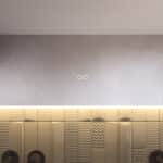 Uitgevoerd met een dubbele touch schakelaar in het spiegelglas; linker touch knop voor het gelijktijdig in- en uitschakelen van de verlichting en de verwarming, inclusief geïntegreerde dimfunctie voor de verlichting, rechter touch knop om traploos de gewenste kleur van de verlichting in te stellen